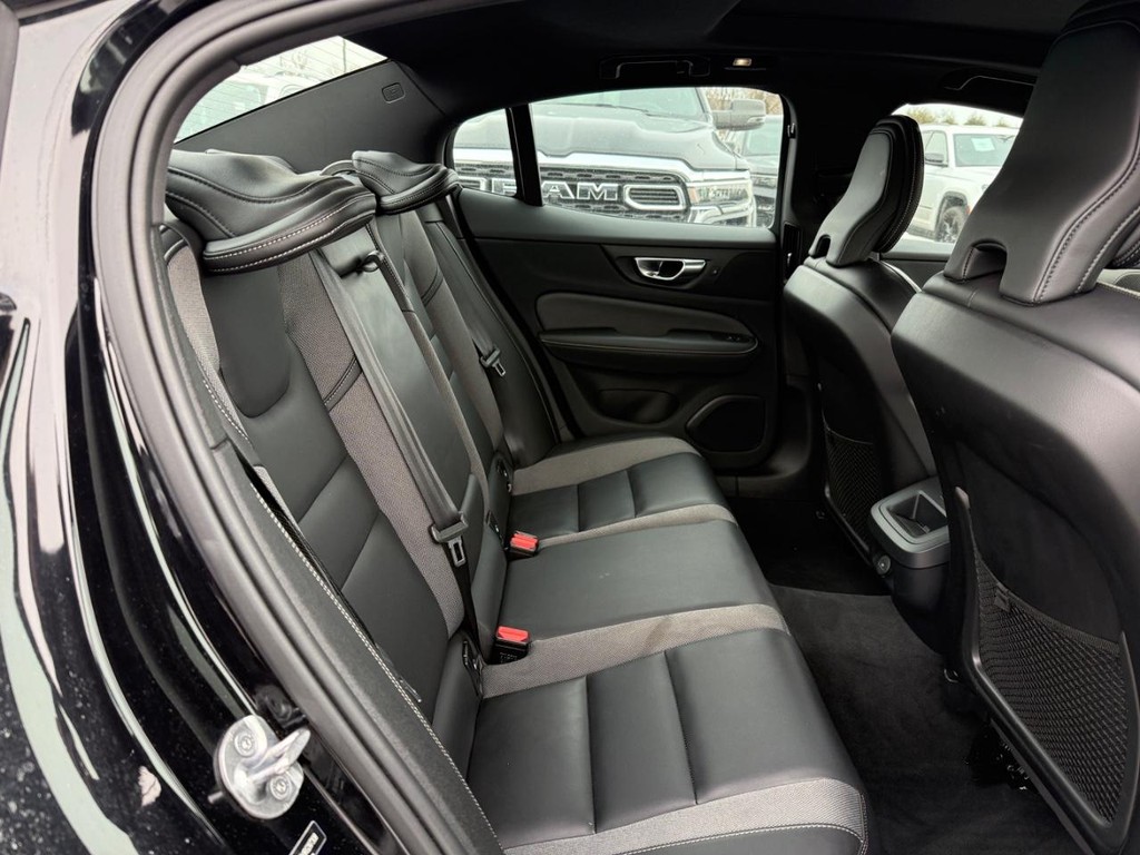 Volvo S60 Vehicle Full-screen Gallery Image 07