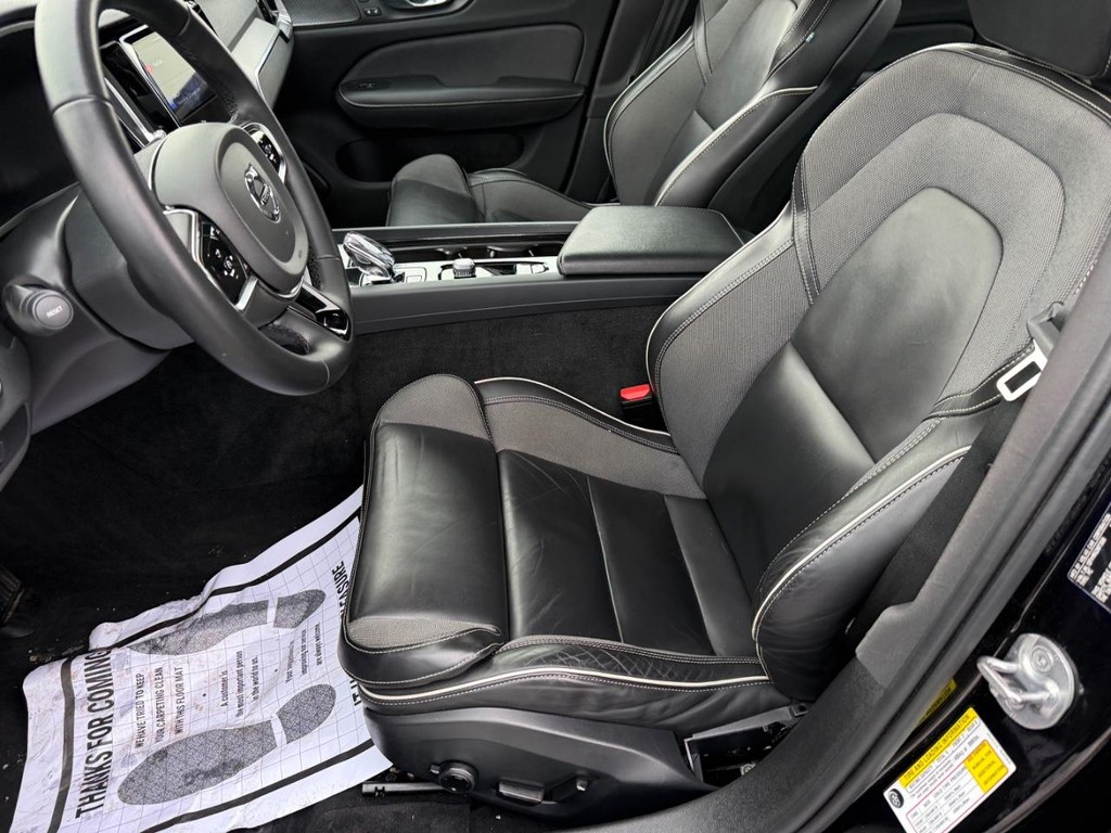 Volvo S60 Vehicle Full-screen Gallery Image 12