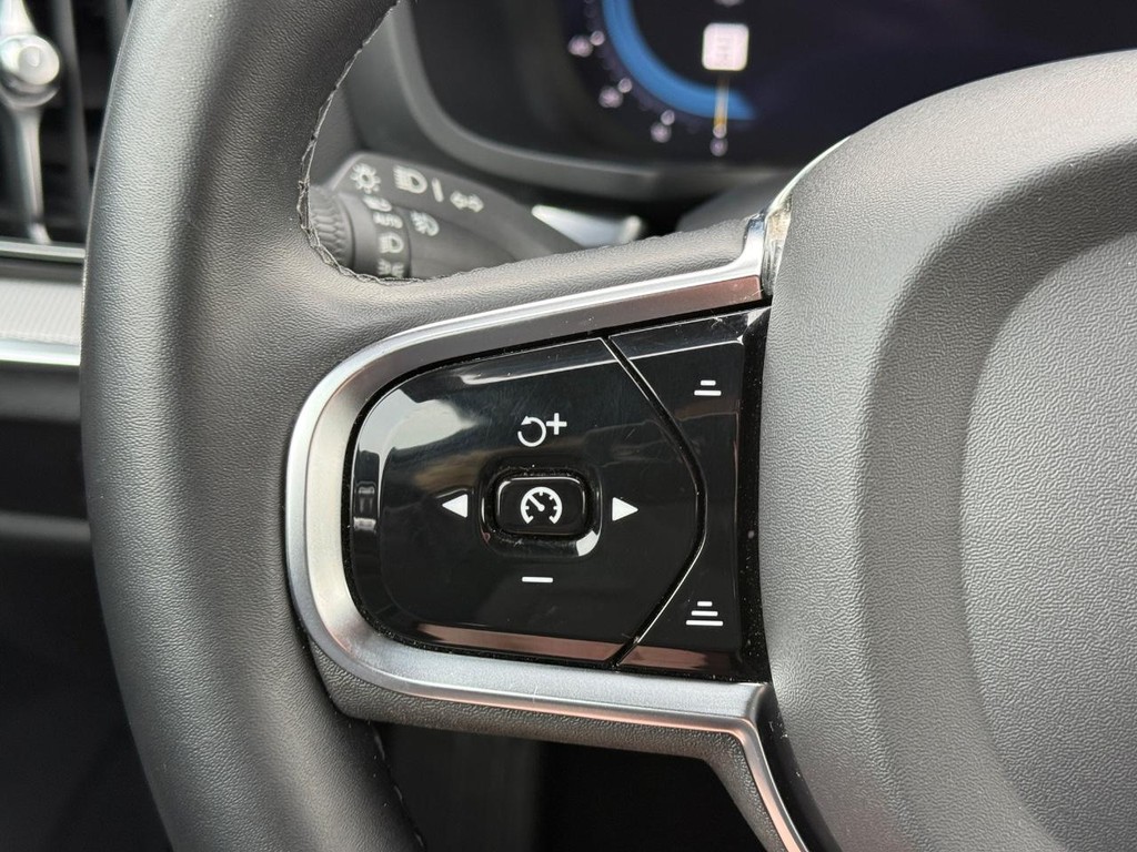 Volvo S60 Vehicle Full-screen Gallery Image 14