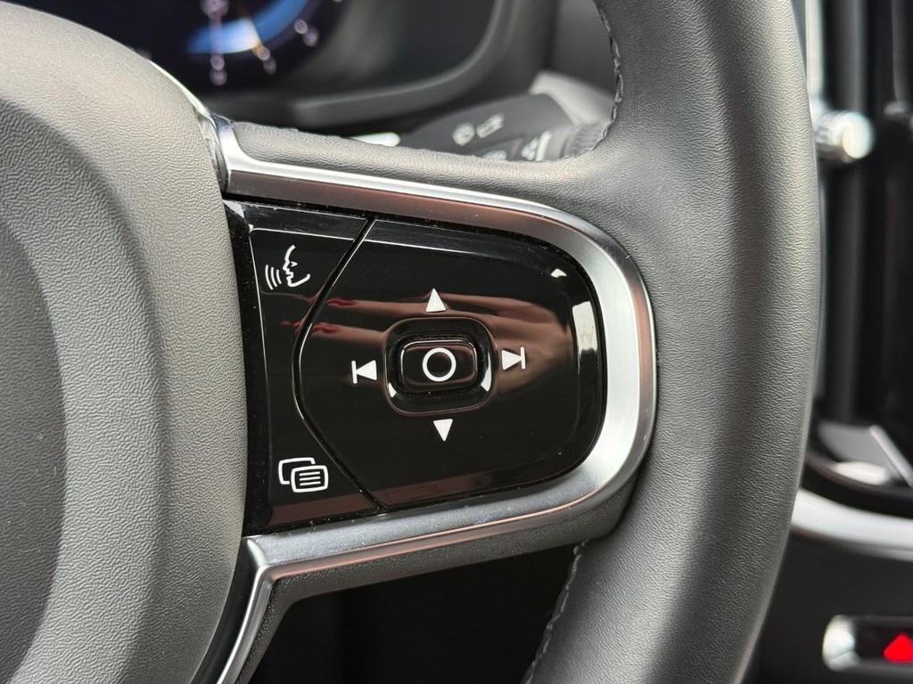 Volvo S60 Vehicle Full-screen Gallery Image 15