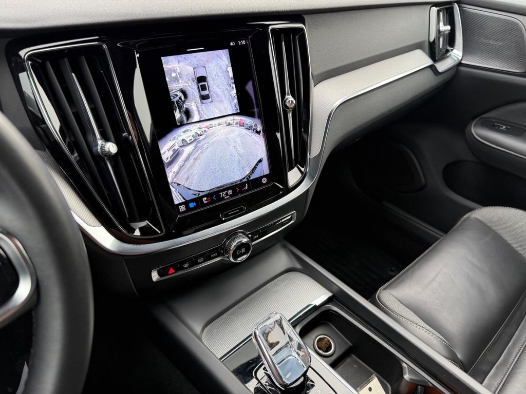 Volvo S60 Vehicle Full-screen Gallery Image 19