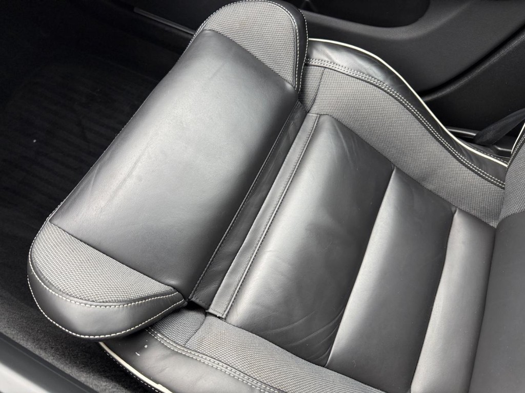 Volvo S60 Vehicle Full-screen Gallery Image 21