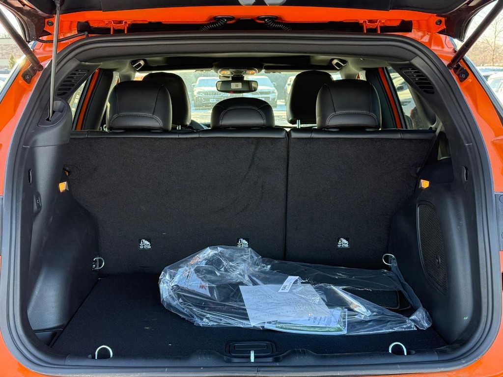 Jeep Compass Vehicle Full-screen Gallery Image 05