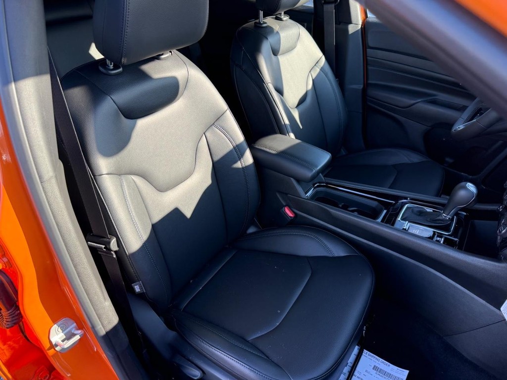 Jeep Compass Vehicle Full-screen Gallery Image 06