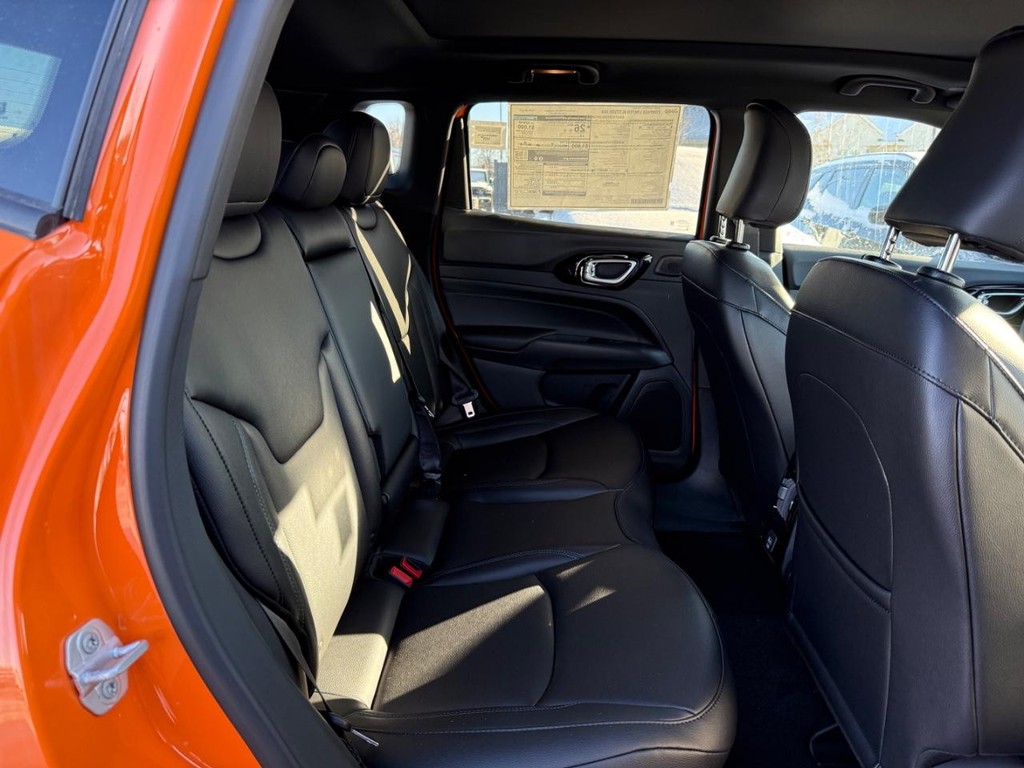 Jeep Compass Vehicle Full-screen Gallery Image 07