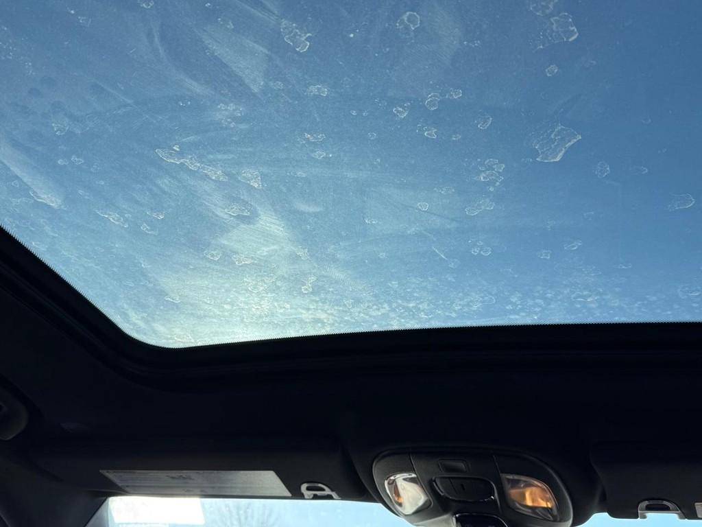 Jeep Compass Vehicle Full-screen Gallery Image 10