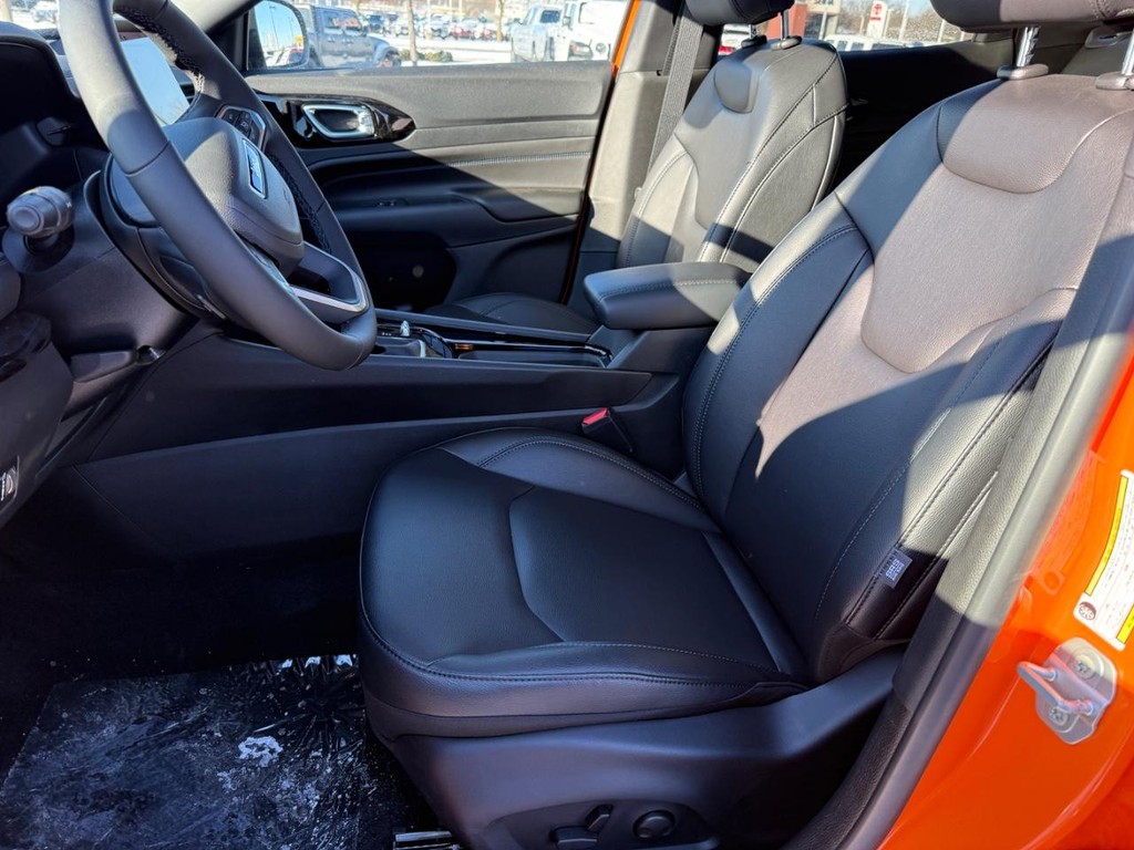 Jeep Compass Vehicle Full-screen Gallery Image 12