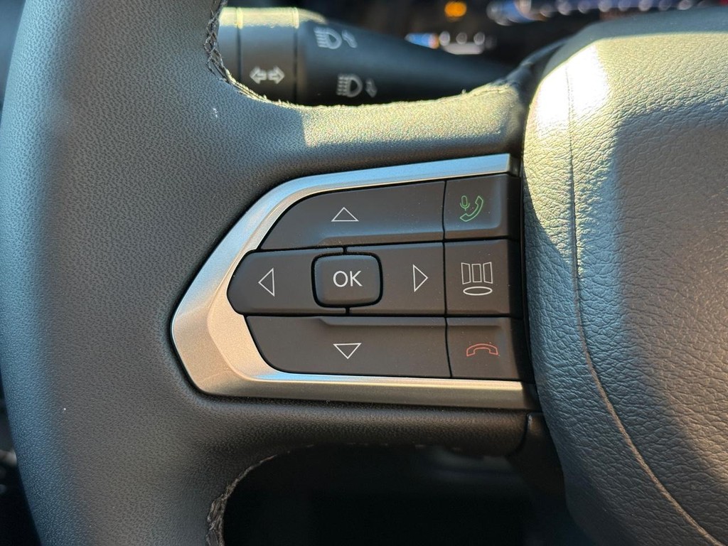 Jeep Compass Vehicle Full-screen Gallery Image 14