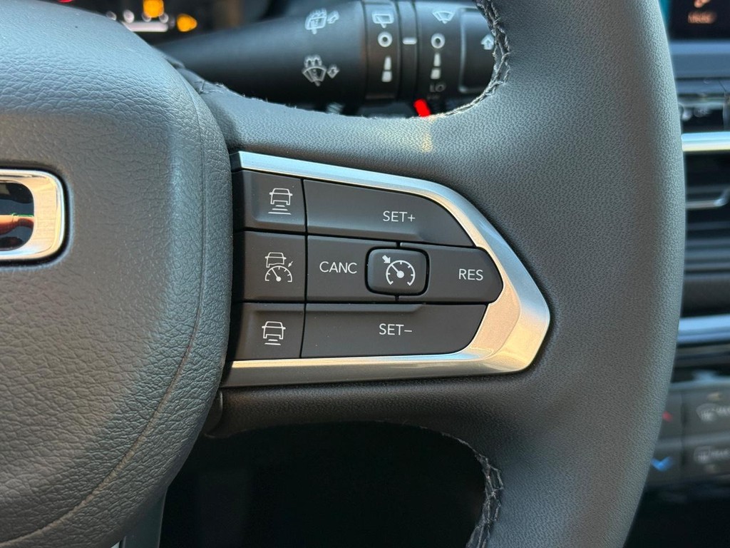 Jeep Compass Vehicle Full-screen Gallery Image 15