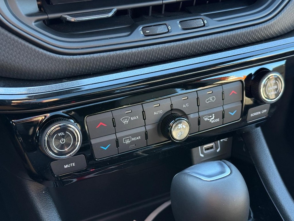 Jeep Compass Vehicle Full-screen Gallery Image 21