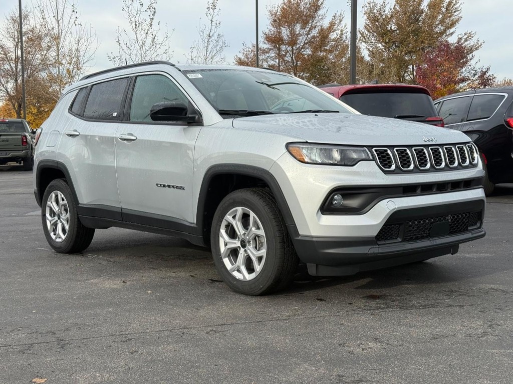 Jeep Compass Vehicle Full-screen Gallery Image 02