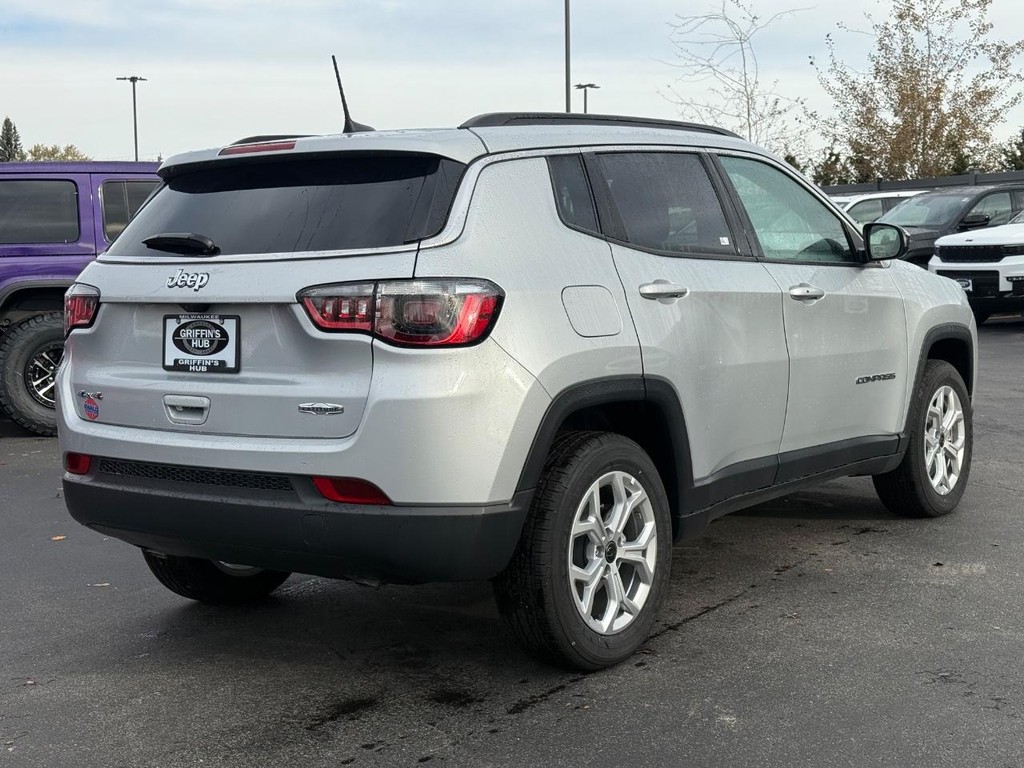 Jeep Compass Vehicle Full-screen Gallery Image 04