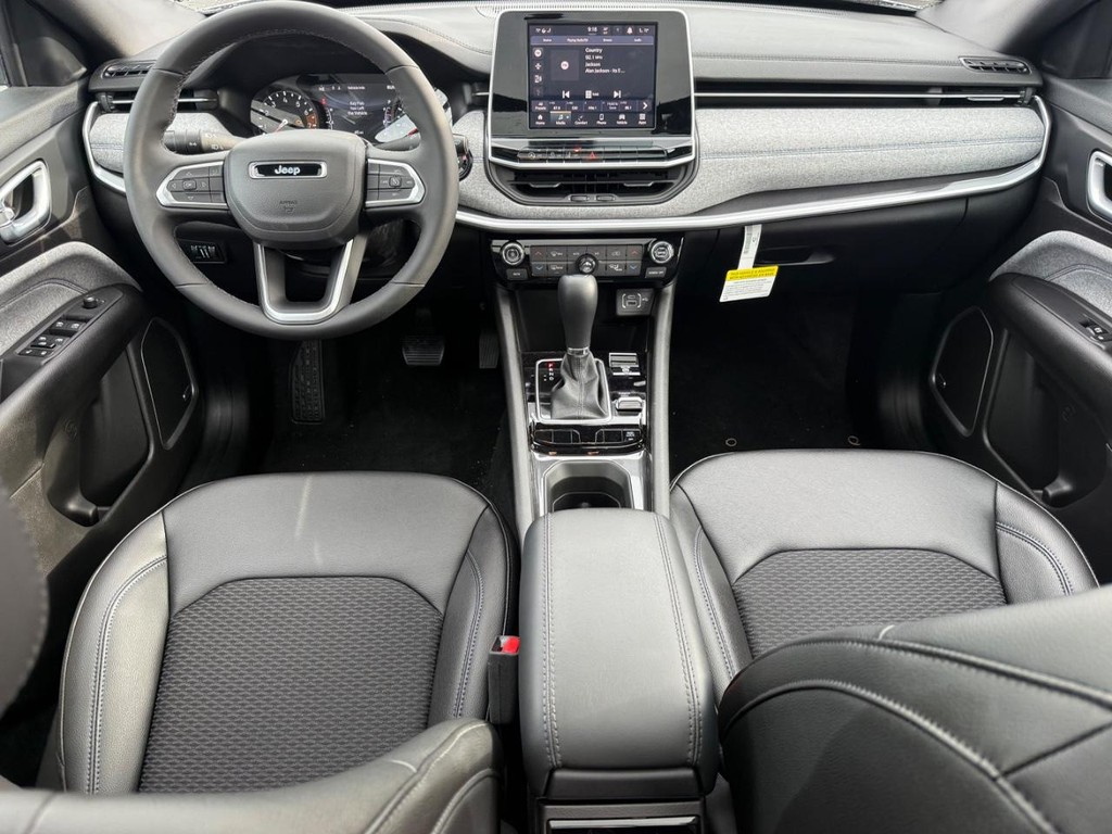 Jeep Compass Vehicle Full-screen Gallery Image 07