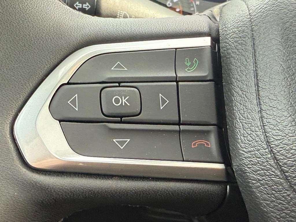 Jeep Compass Vehicle Full-screen Gallery Image 09