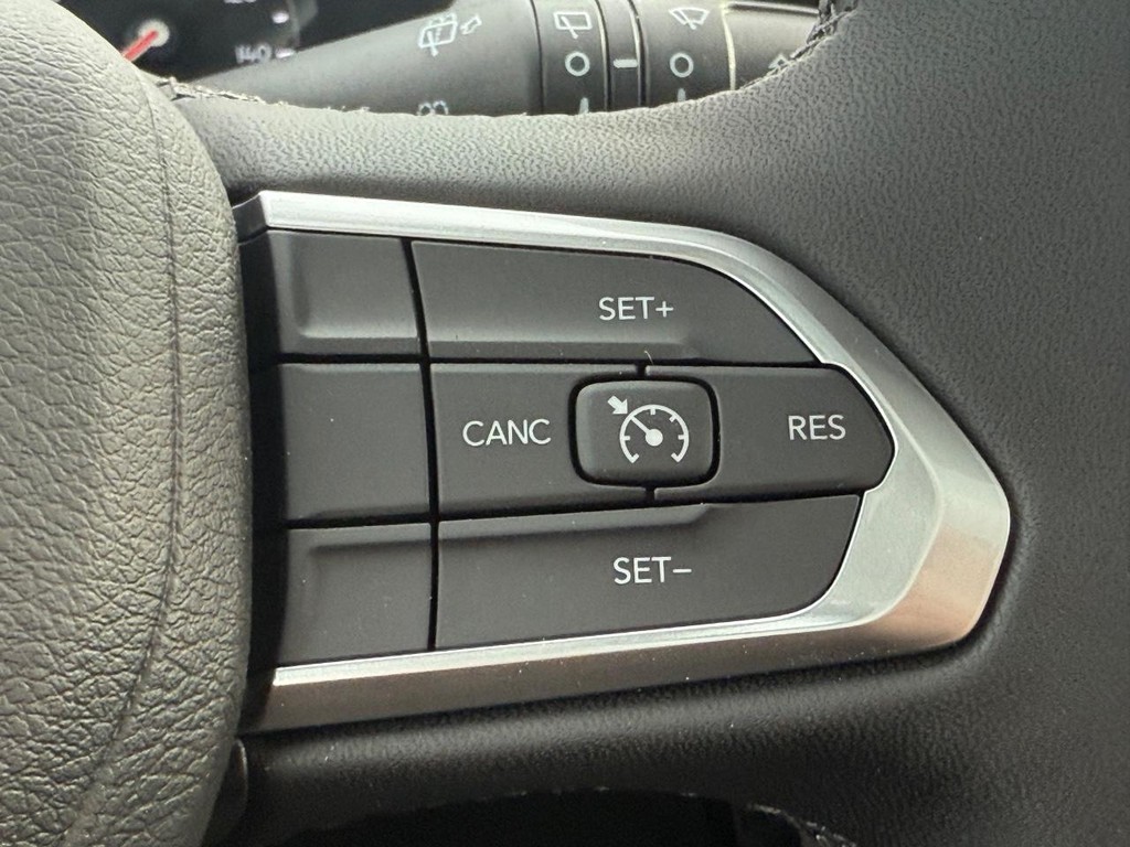 Jeep Compass Vehicle Full-screen Gallery Image 10