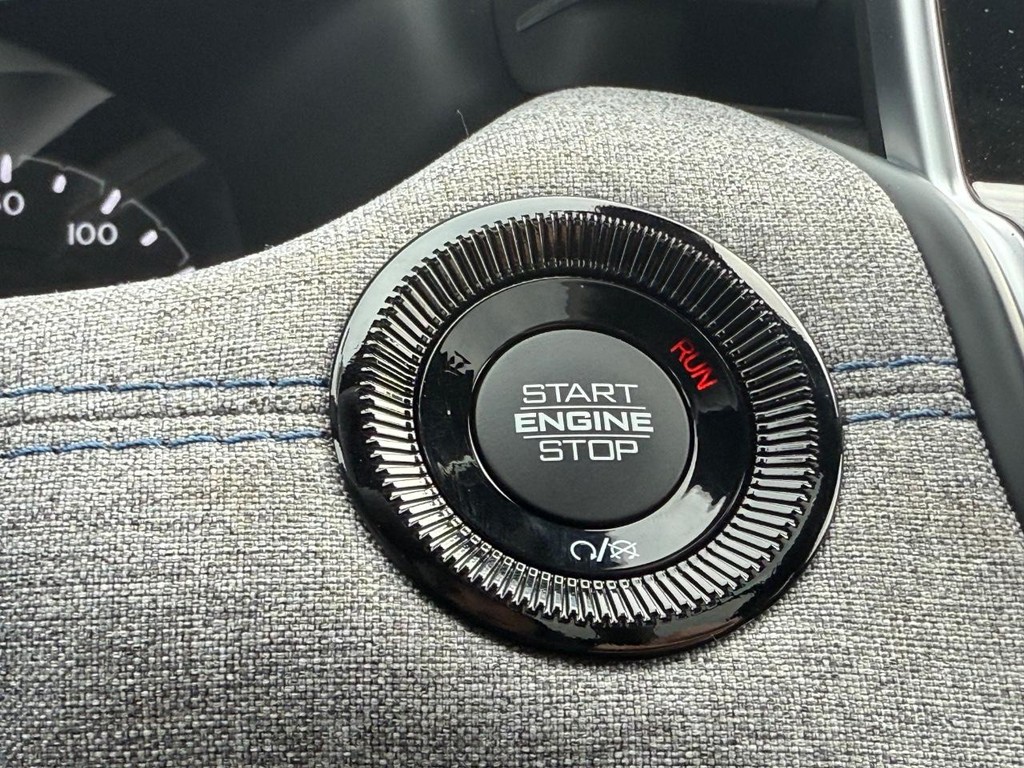 Jeep Compass Vehicle Full-screen Gallery Image 11