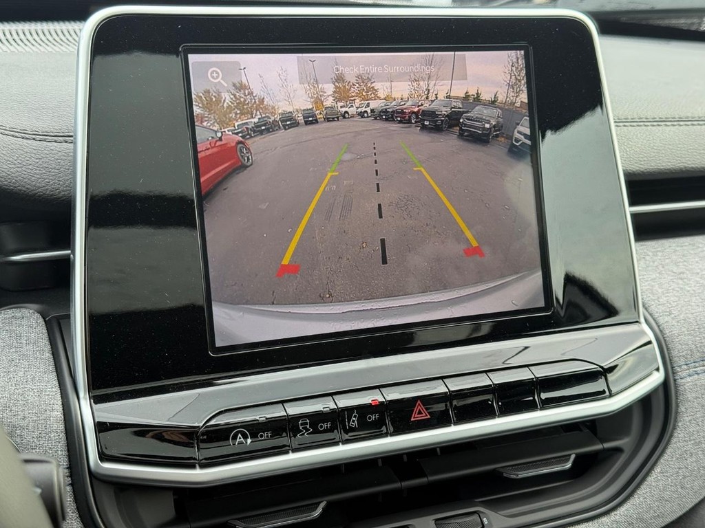 Jeep Compass Vehicle Full-screen Gallery Image 13