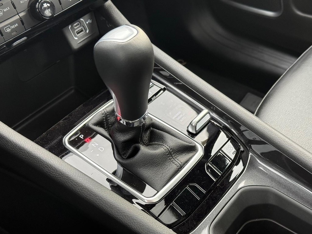 Jeep Compass Vehicle Full-screen Gallery Image 15