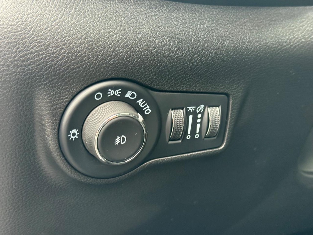 Jeep Compass Vehicle Full-screen Gallery Image 17