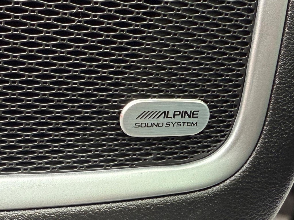 Jeep Compass Vehicle Full-screen Gallery Image 18