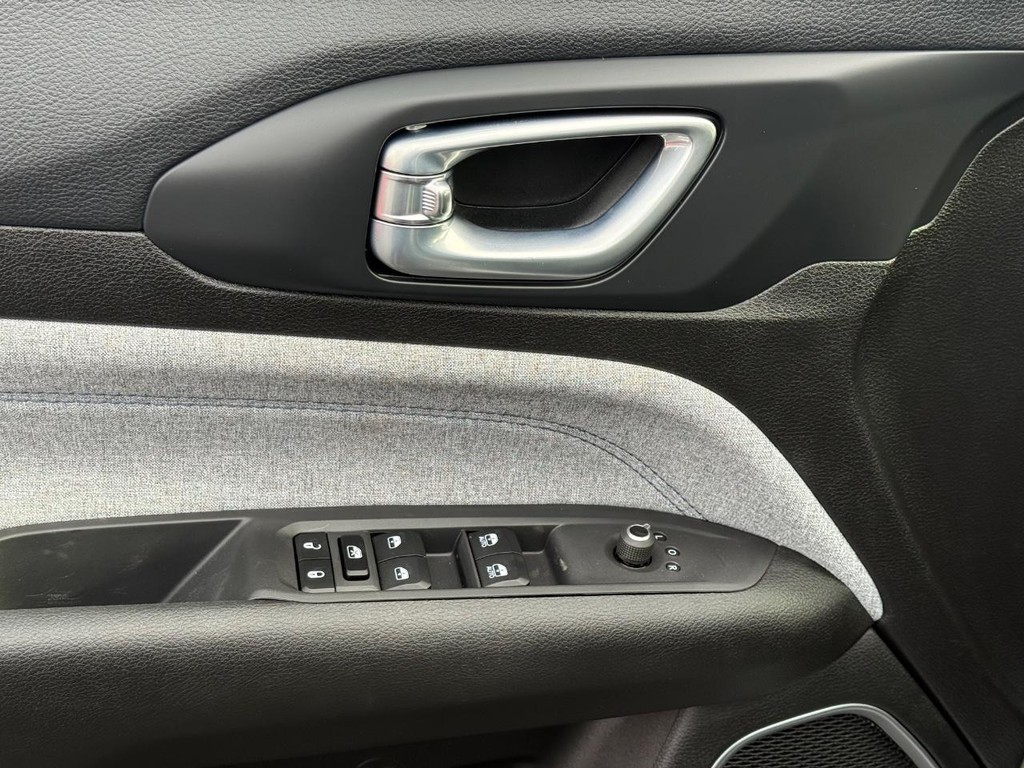 Jeep Compass Vehicle Full-screen Gallery Image 19