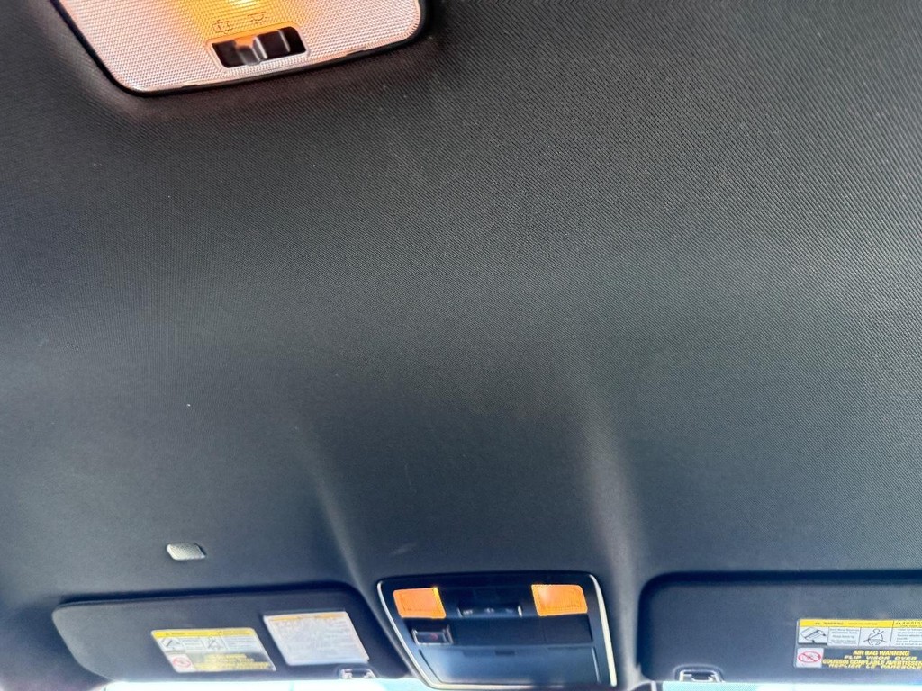 Toyota Tacoma 4WD Vehicle Full-screen Gallery Image 09