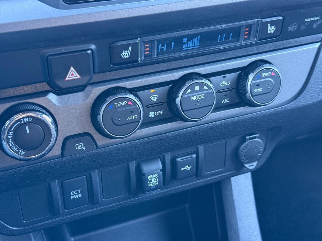 Toyota Tacoma 4WD Vehicle Full-screen Gallery Image 20