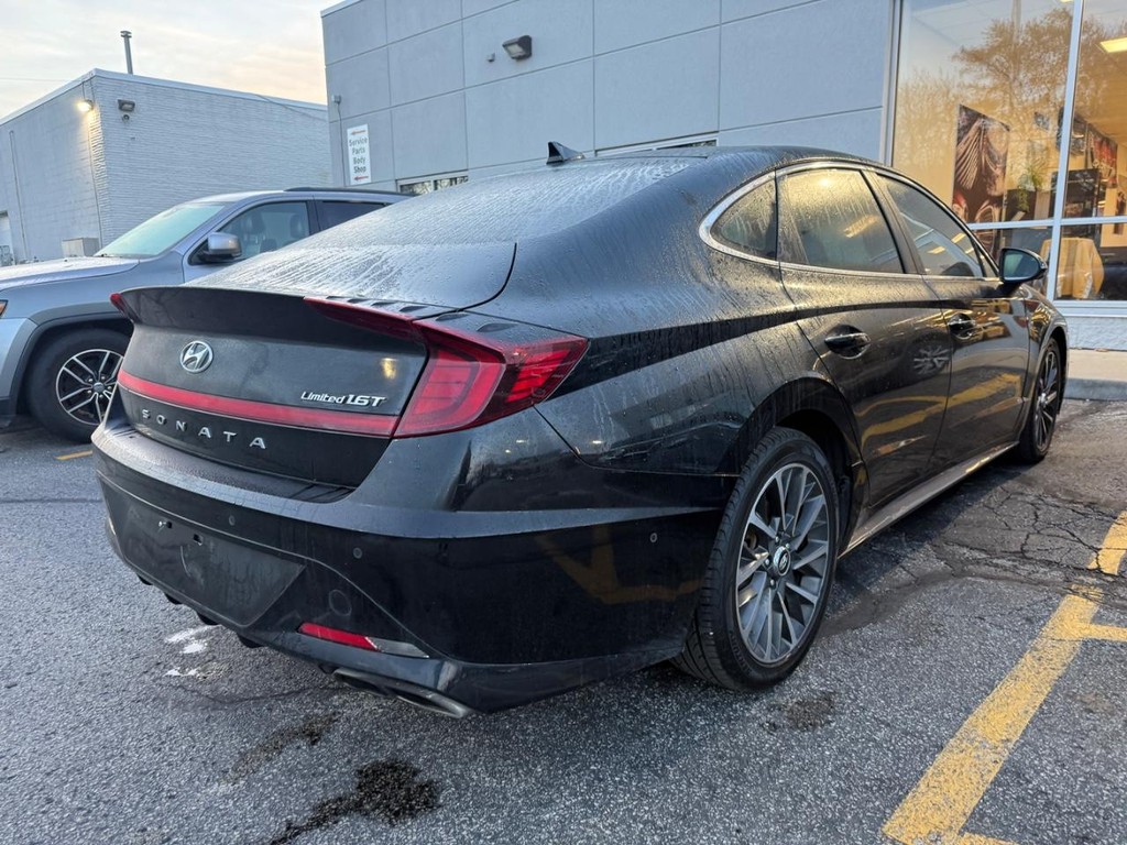 Hyundai Sonata Vehicle Full-screen Gallery Image 02