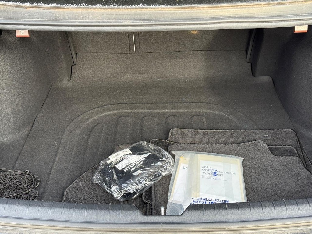 Hyundai Sonata Vehicle Full-screen Gallery Image 05