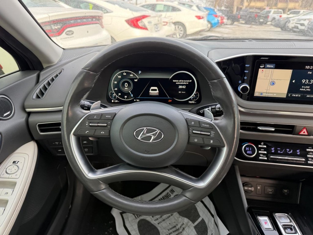 Hyundai Sonata Vehicle Full-screen Gallery Image 09