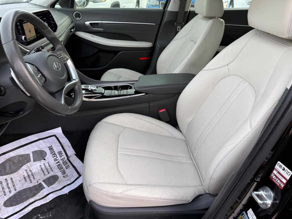 Hyundai Sonata Vehicle Full-screen Gallery Image 12