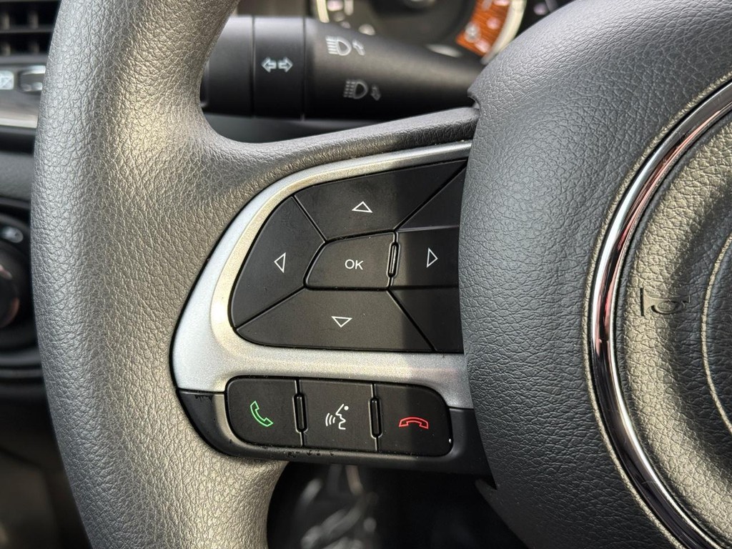 Hyundai Sonata Vehicle Full-screen Gallery Image 14