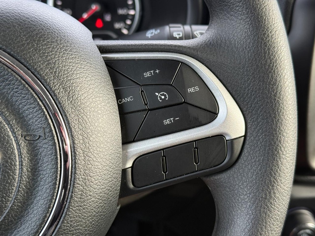 Hyundai Sonata Vehicle Full-screen Gallery Image 15