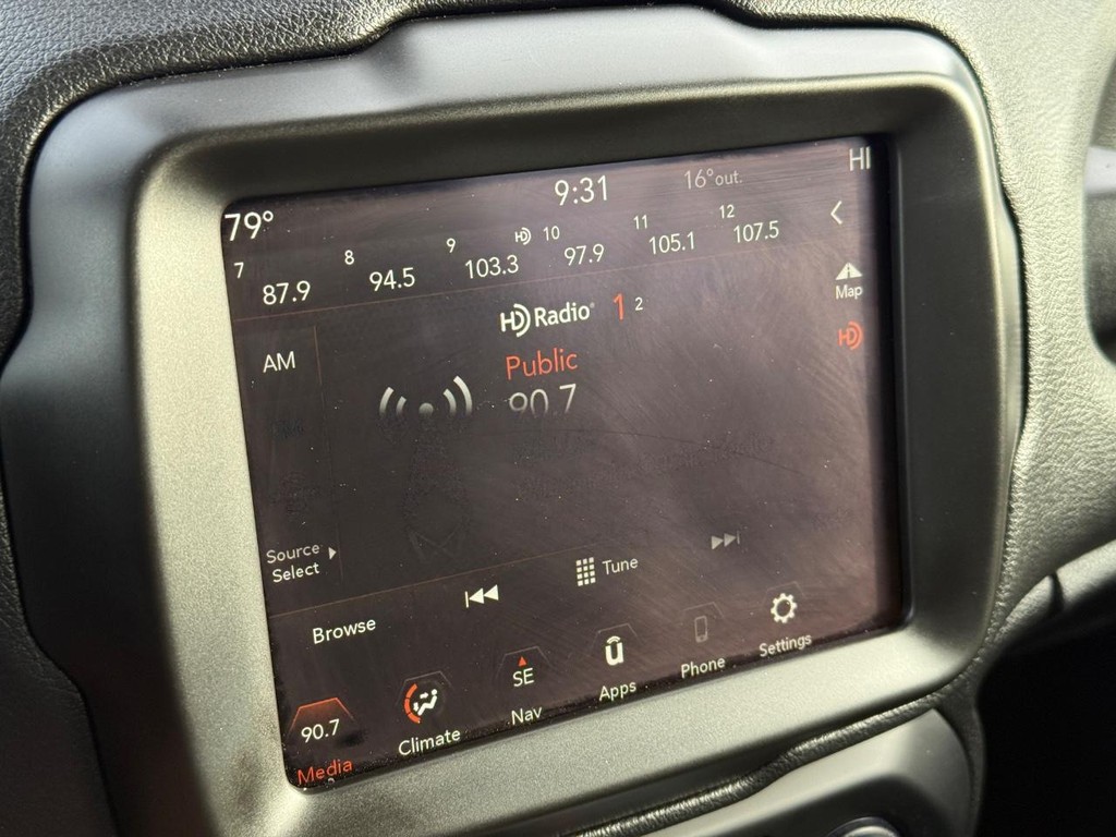 Hyundai Sonata Vehicle Full-screen Gallery Image 17