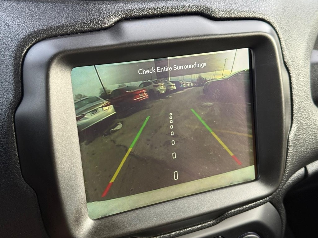 Hyundai Sonata Vehicle Full-screen Gallery Image 18