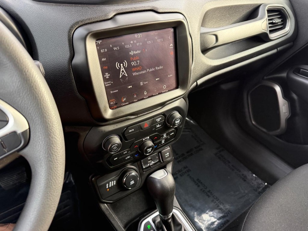 Hyundai Sonata Vehicle Full-screen Gallery Image 19