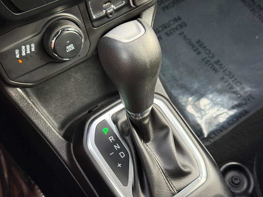 Hyundai Sonata Vehicle Full-screen Gallery Image 20