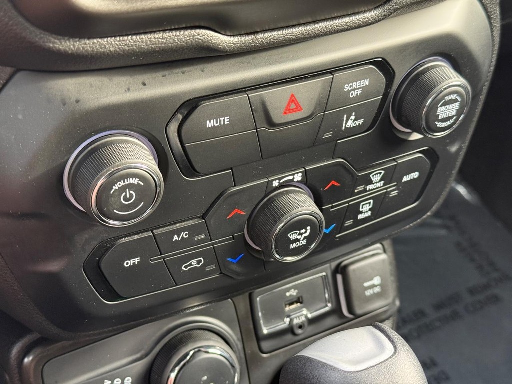 Hyundai Sonata Vehicle Full-screen Gallery Image 22