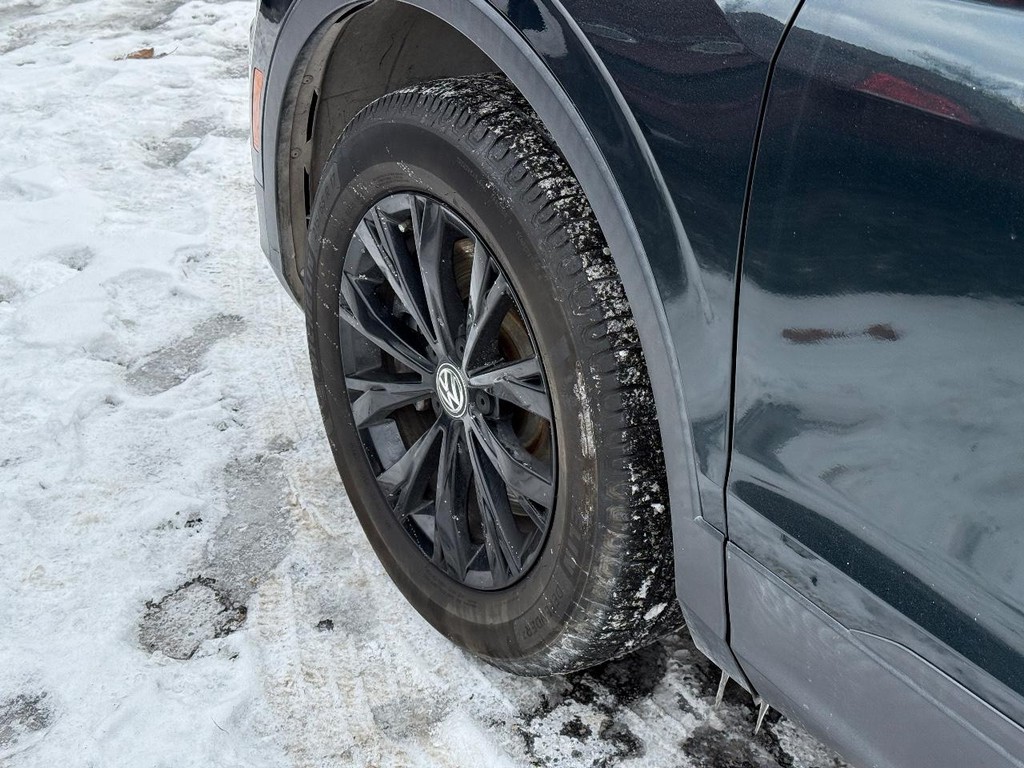 Volkswagen Tiguan Vehicle Full-screen Gallery Image 06