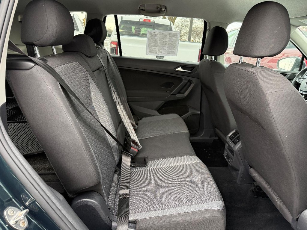 Volkswagen Tiguan Vehicle Full-screen Gallery Image 08