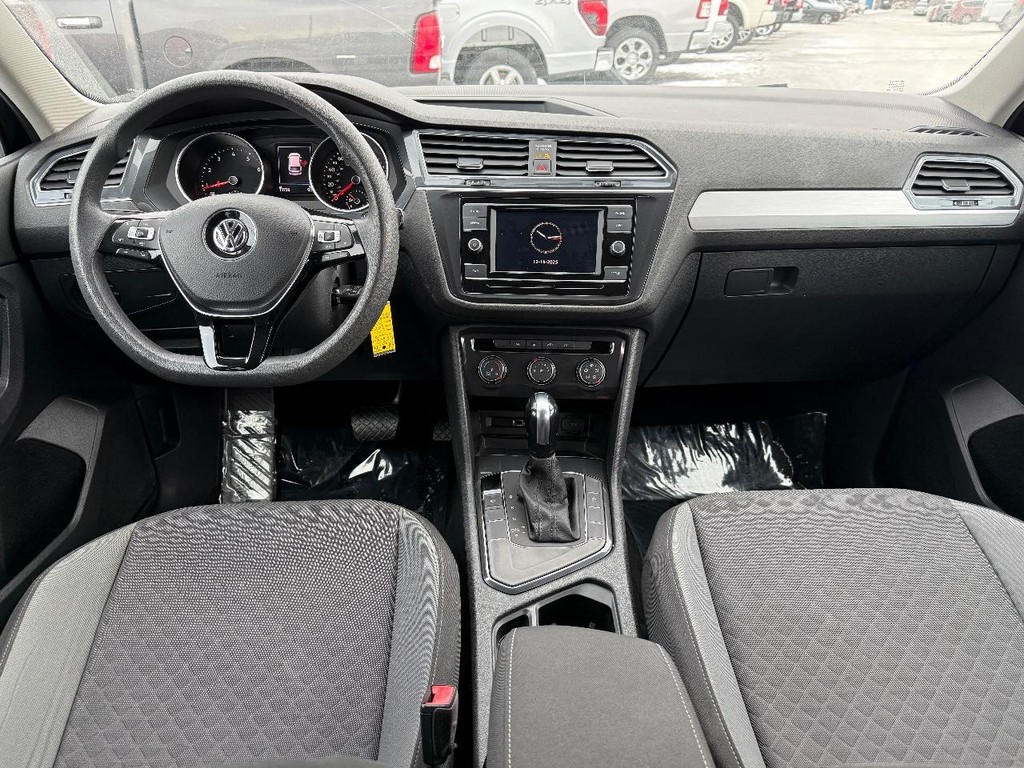 Volkswagen Tiguan Vehicle Full-screen Gallery Image 09