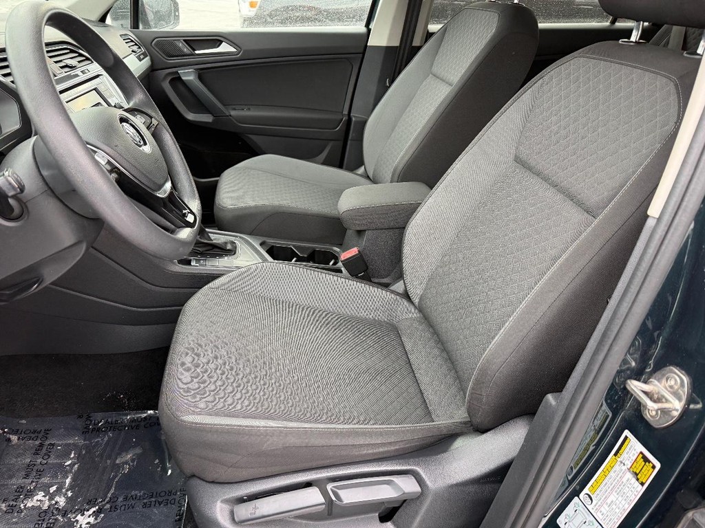 Volkswagen Tiguan Vehicle Full-screen Gallery Image 12