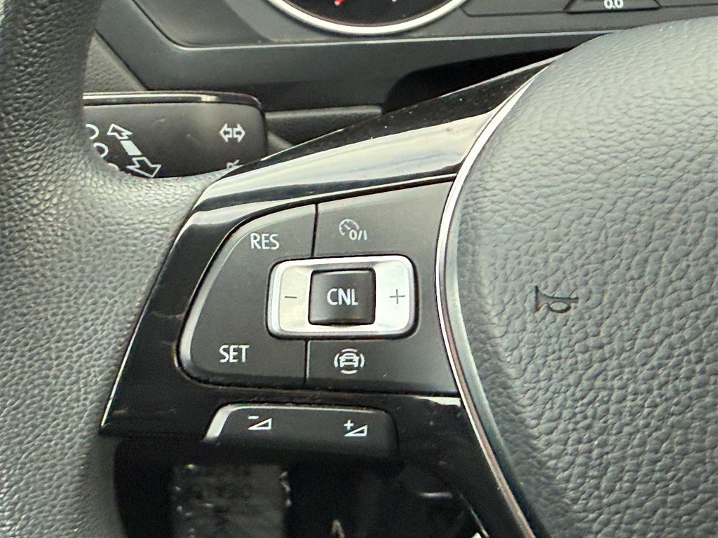 Volkswagen Tiguan Vehicle Full-screen Gallery Image 14