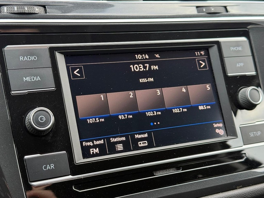 Volkswagen Tiguan Vehicle Full-screen Gallery Image 17