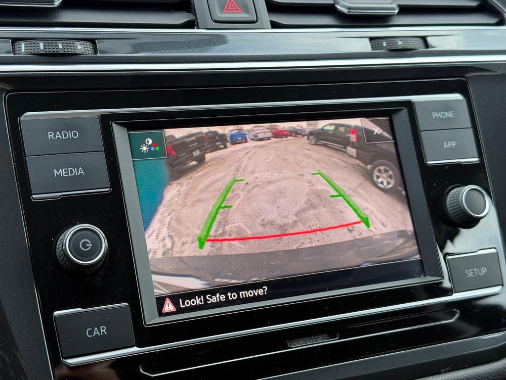 Volkswagen Tiguan Vehicle Full-screen Gallery Image 18