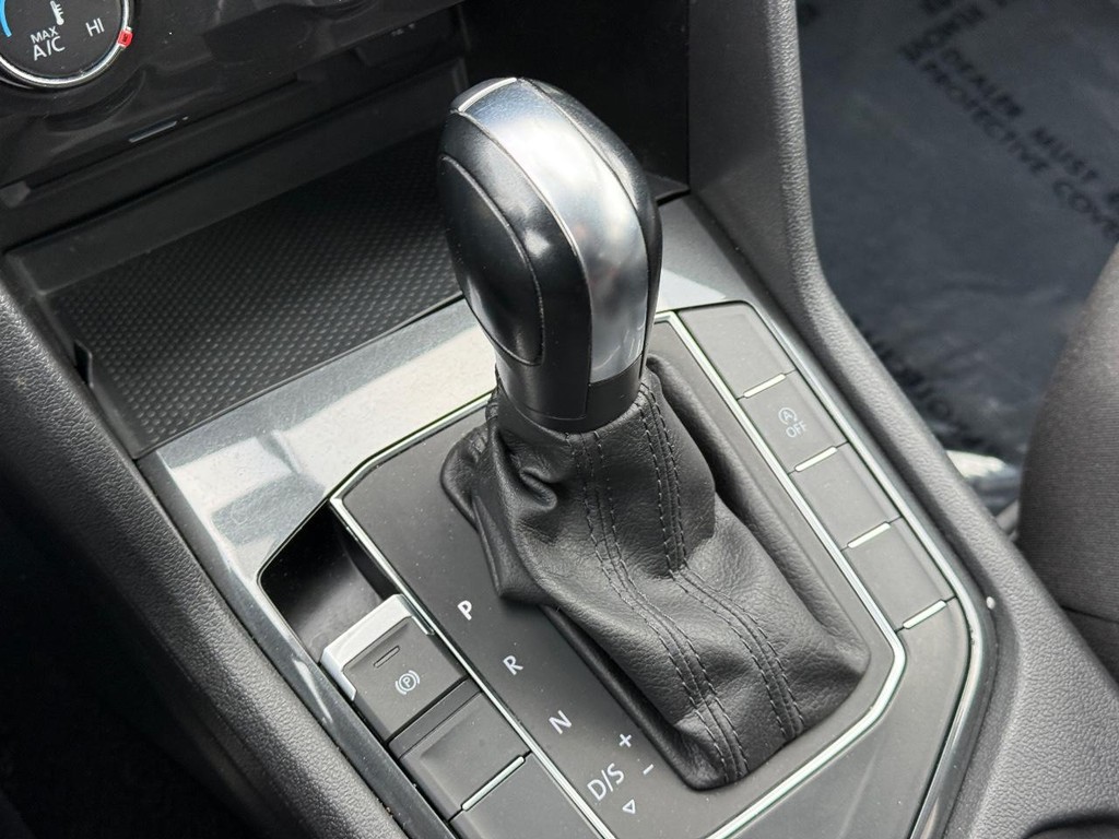 Volkswagen Tiguan Vehicle Full-screen Gallery Image 19