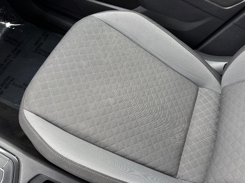 Volkswagen Tiguan Vehicle Full-screen Gallery Image 20