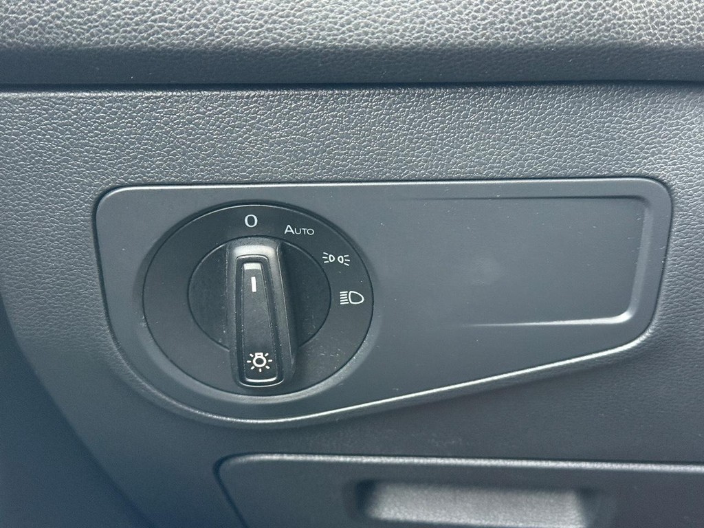 Volkswagen Tiguan Vehicle Full-screen Gallery Image 22