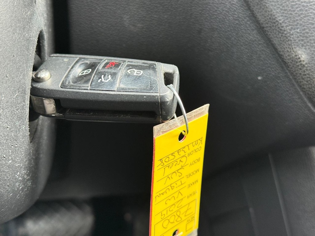 Volkswagen Tiguan Vehicle Full-screen Gallery Image 23