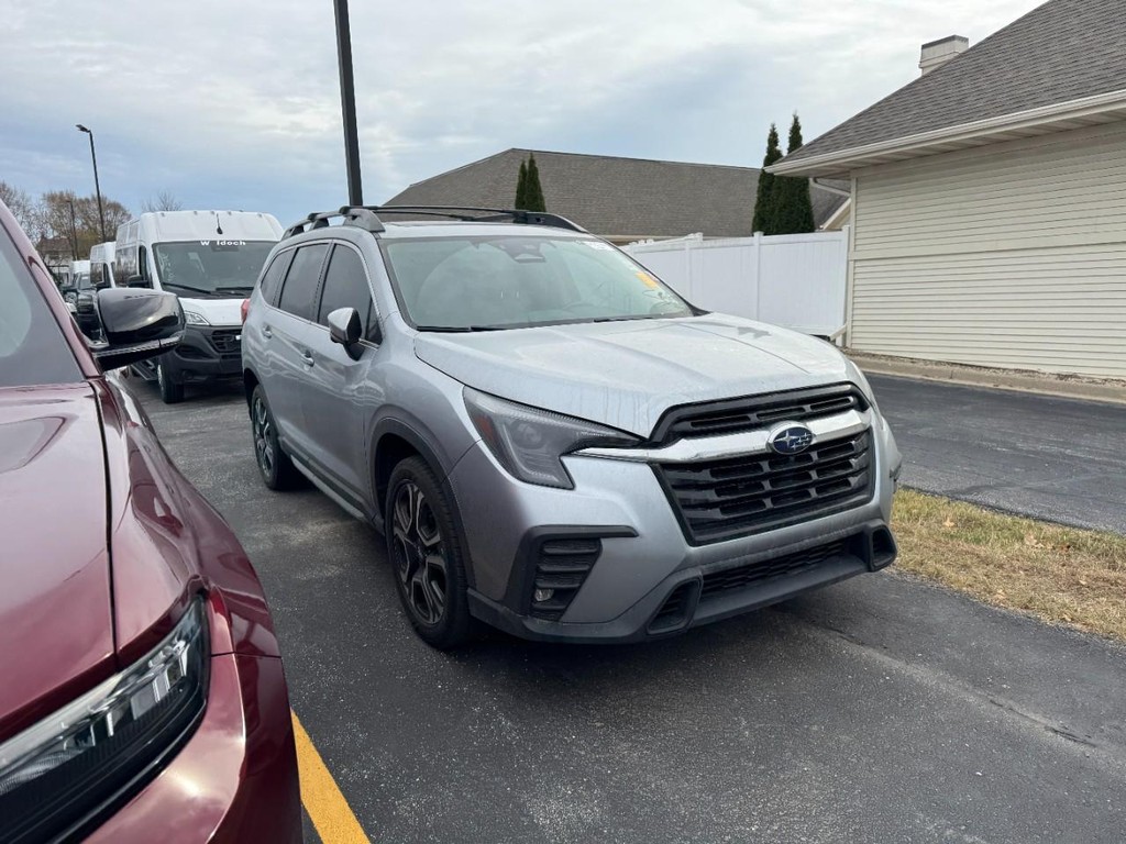 Subaru Ascent Vehicle Full-screen Gallery Image 02